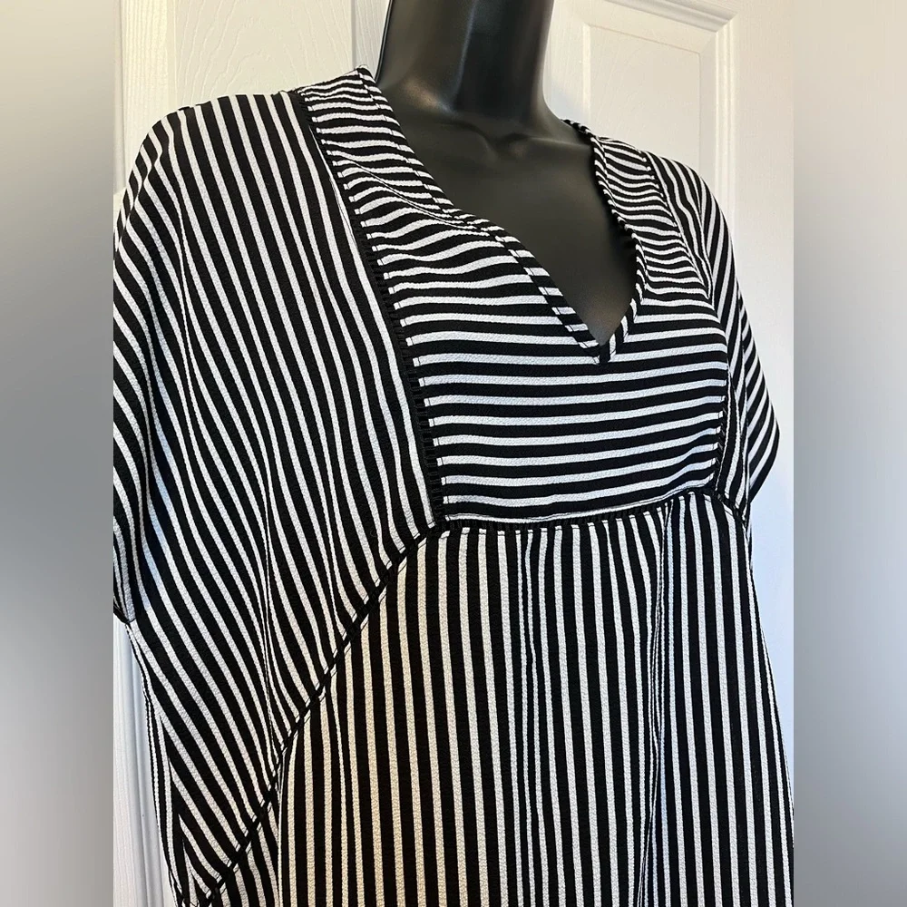 Xhilaration women’s beach cover-up, black and white. Size S